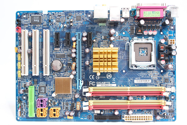 GIGABYTE GA-965P-S3 LGA 775 Intel P965 Express ATX Intel Motherb